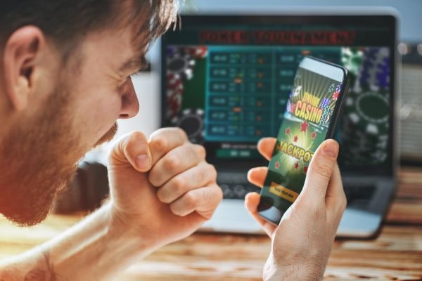 Push Gaming slot game spin animation showing reel symbols and payout calculation on rekap2d